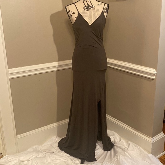 Fashion Nova Dresses & Skirts - Fashion Nova Green Body-con Maxi Dress Sleeveless Elegant Women’s M Leg Slit